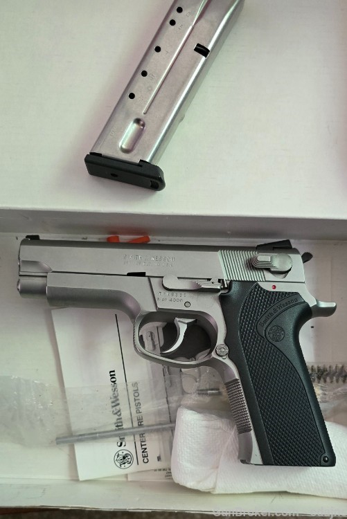 Excellent Condition Classic S&W 4006-img-1