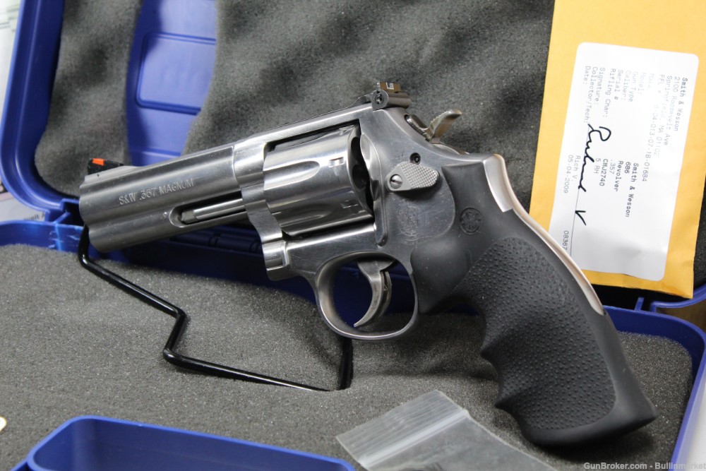 Smith and Wesson S&W 686 6 Plus .357 Magnum Stainless Revolver w/ Case-img-1