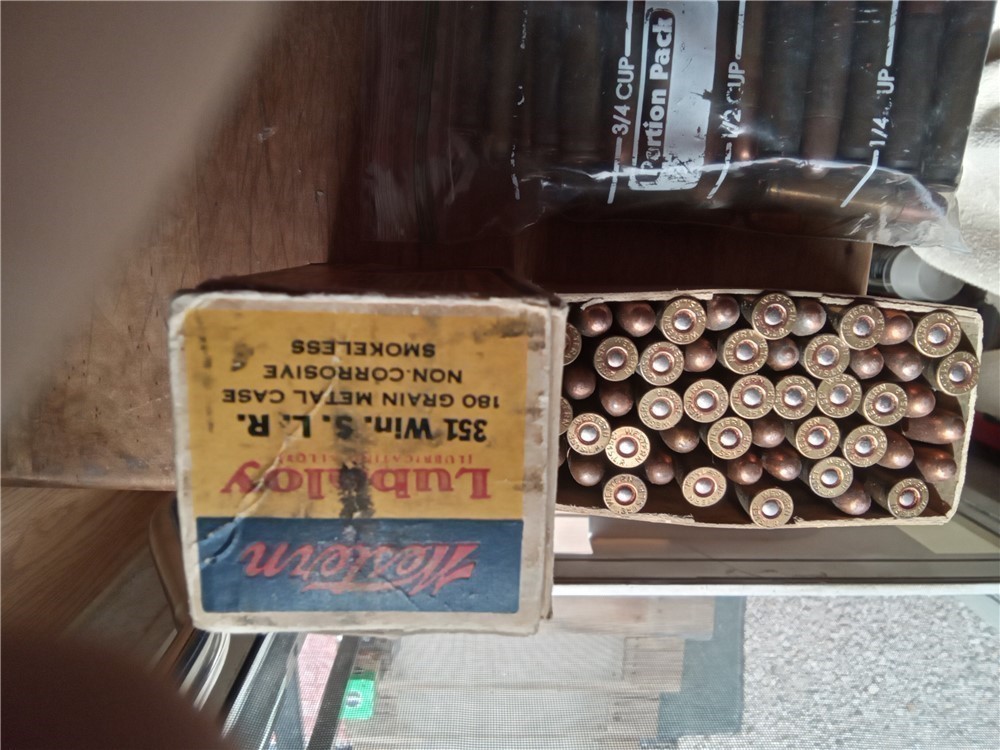 Western 351 Winchester S. L. R. center fire Lubaloy 180 gr. ammo-img-0
