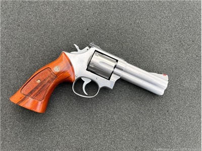 S&W Model 686 Distinguished .357 Combat Magnum  Revolver 4" No dash 