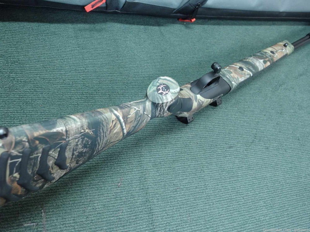 THOMPSON CENTER BONE COLLECTOR .50 CAL. MUZZLELOADER - CAMO / FLUTED - MINT-img-9