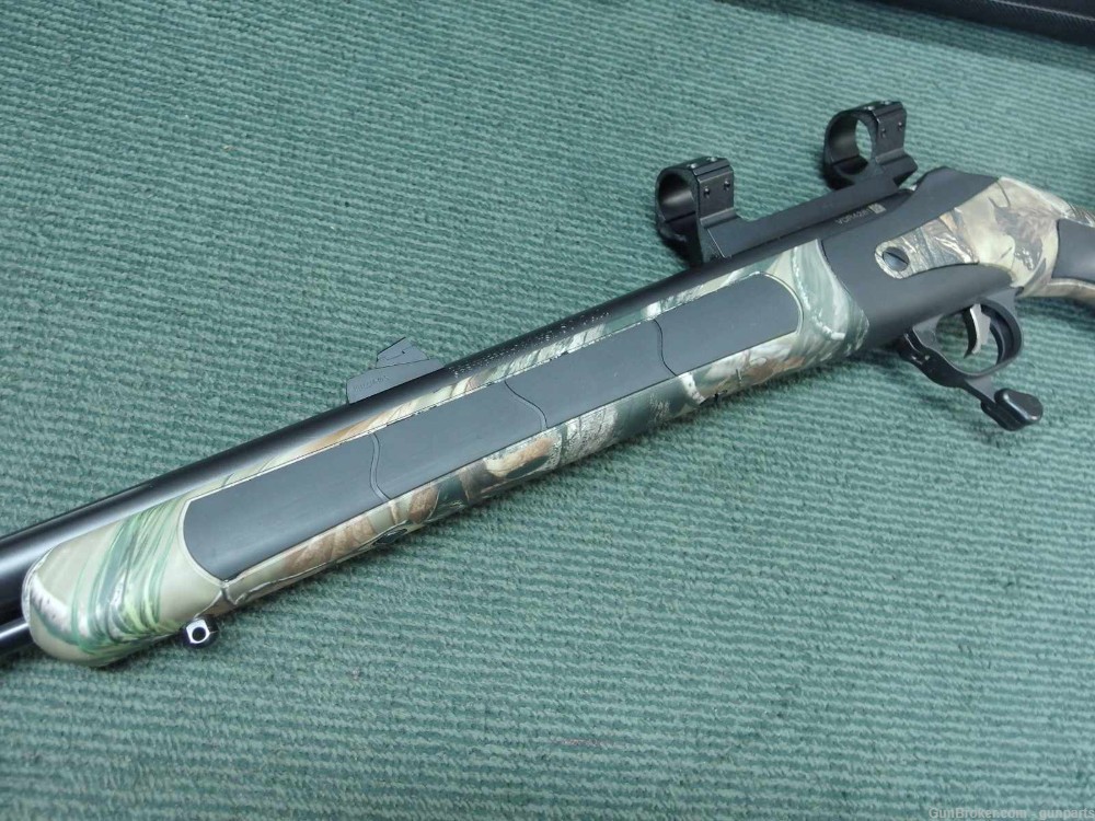 THOMPSON CENTER BONE COLLECTOR .50 CAL. MUZZLELOADER - CAMO / FLUTED - MINT-img-15