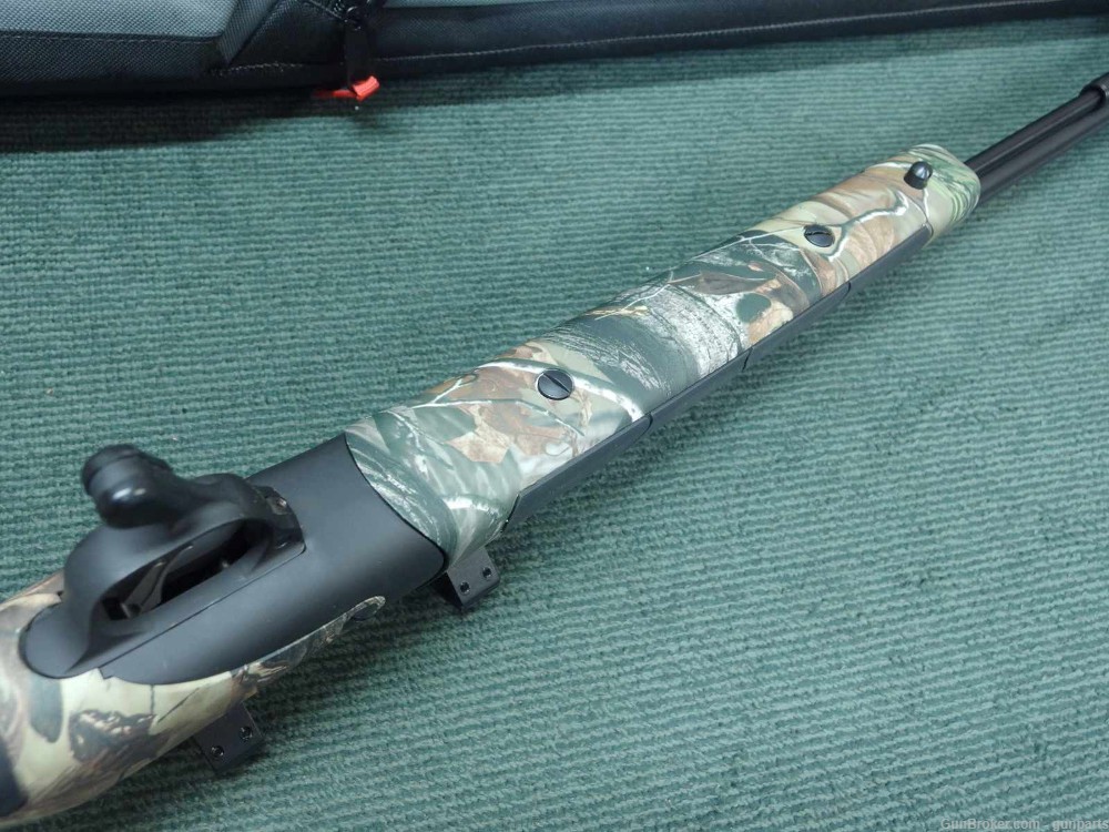 THOMPSON CENTER BONE COLLECTOR .50 CAL. MUZZLELOADER - CAMO / FLUTED - MINT-img-11