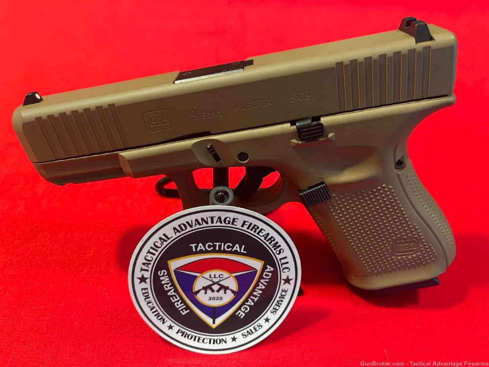USED UNFIRED Glock 19 Pistol 9mm -img-1