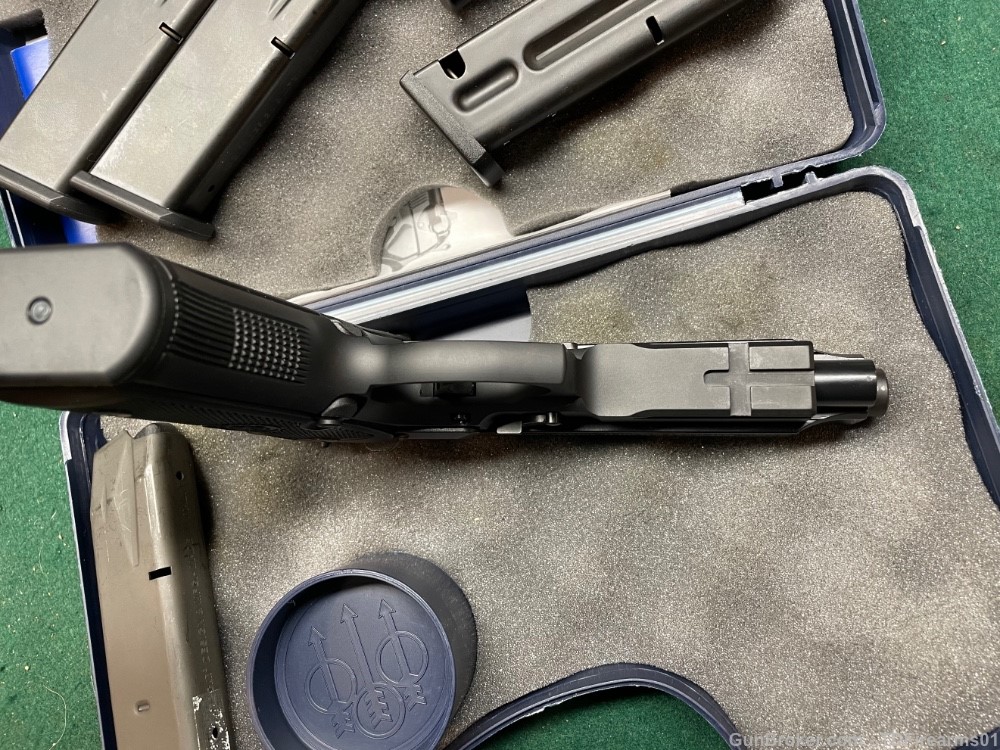 Beretta M9A1 92fs Railed 9mm USA made w/ 6 magazines & orig box-img-3