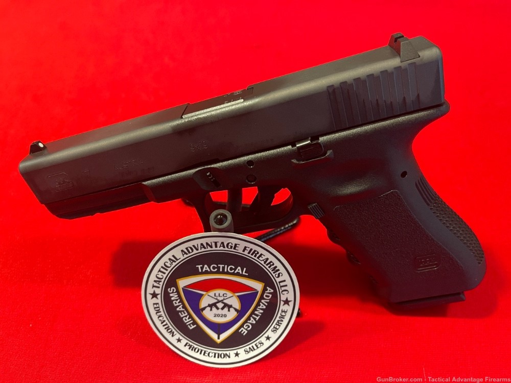USED UNFIRED Glock 17 Pistol 9mm-img-1