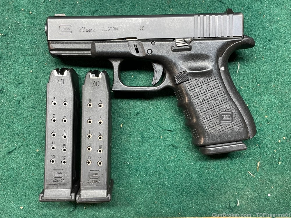 Glock G23 23 gen 4 .40 s&w w/ 3 magazines & extended latch -img-0
