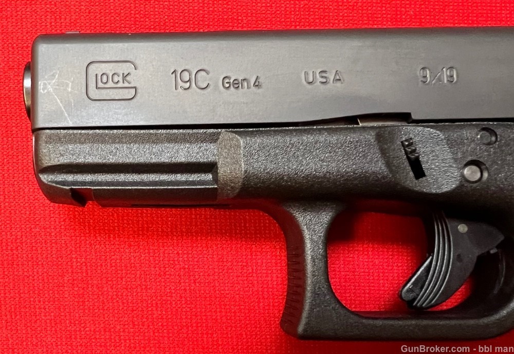 Glock 9mm Gen 4 Model 19C Compensated Pistol LIKE NEW in the BOX-img-4