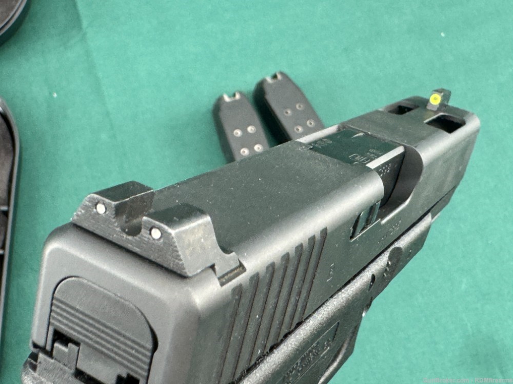 Glock 19C Gen 4 9mm Excellent in Box Trijicon Night Sights USA .01 NR-img-2