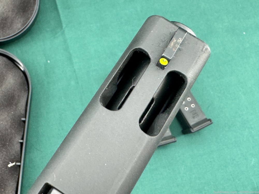 Glock 19C Gen 4 9mm Excellent in Box Trijicon Night Sights USA .01 NR-img-3