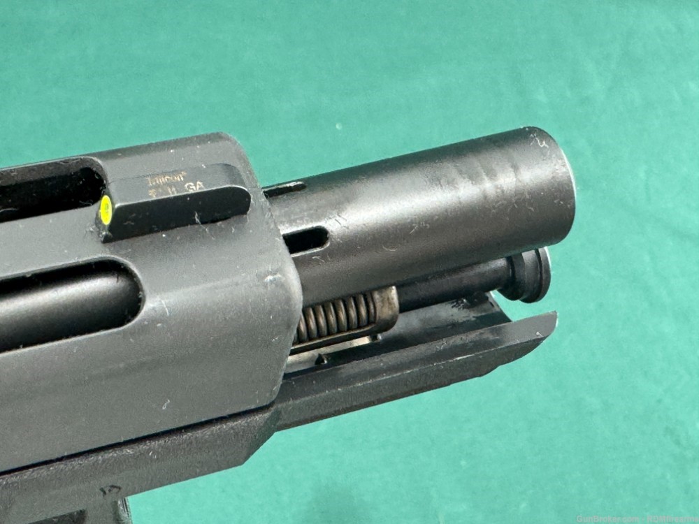 Glock 19C Gen 4 9mm Excellent in Box Trijicon Night Sights USA .01 NR-img-5