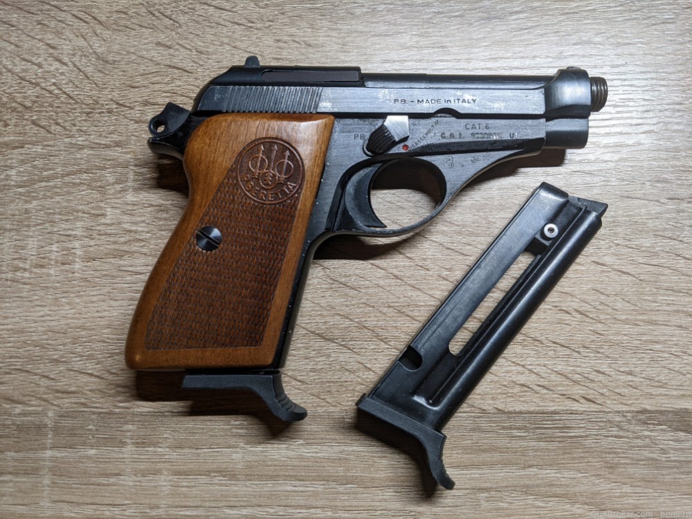 Beretta 71 22LR with two magazines-img-1
