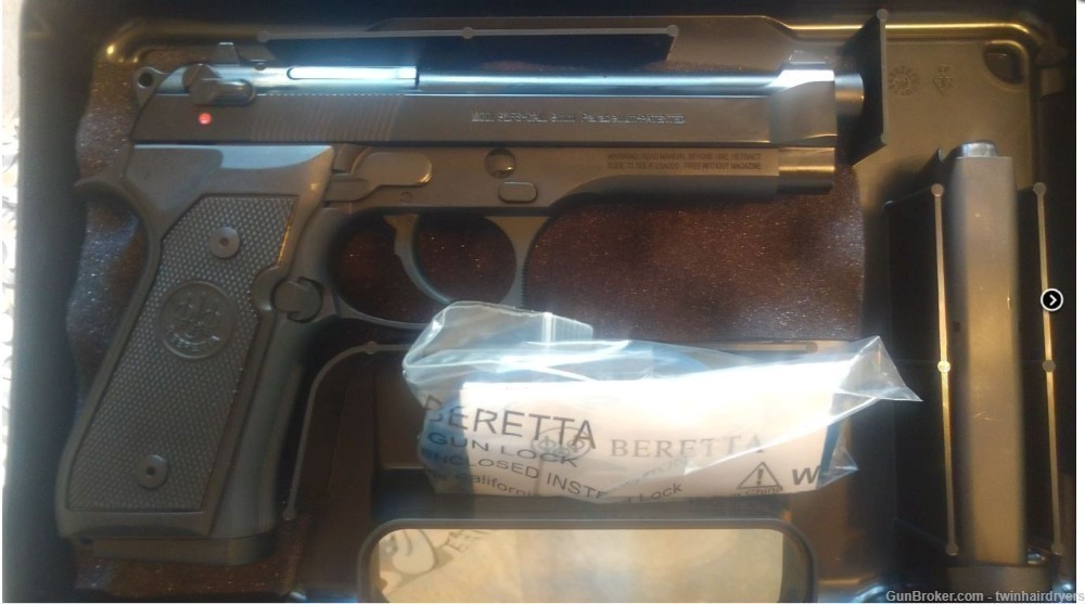 Beretta USA 92FS 9mm Luger 4.90" 15+1 Black 2 Mags Factory Case NIB-img-2