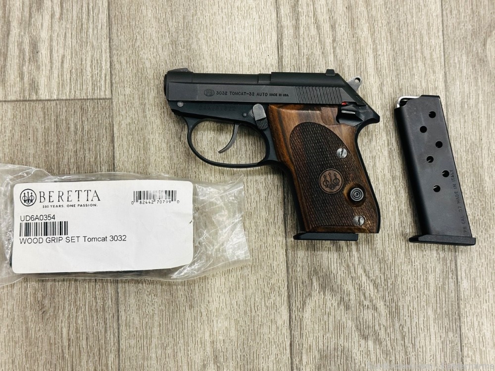 Beretta Model 3032 Tomcat .32 ACP 2-7rd magazines 2 sets of grips 2.5" bbl-img-0