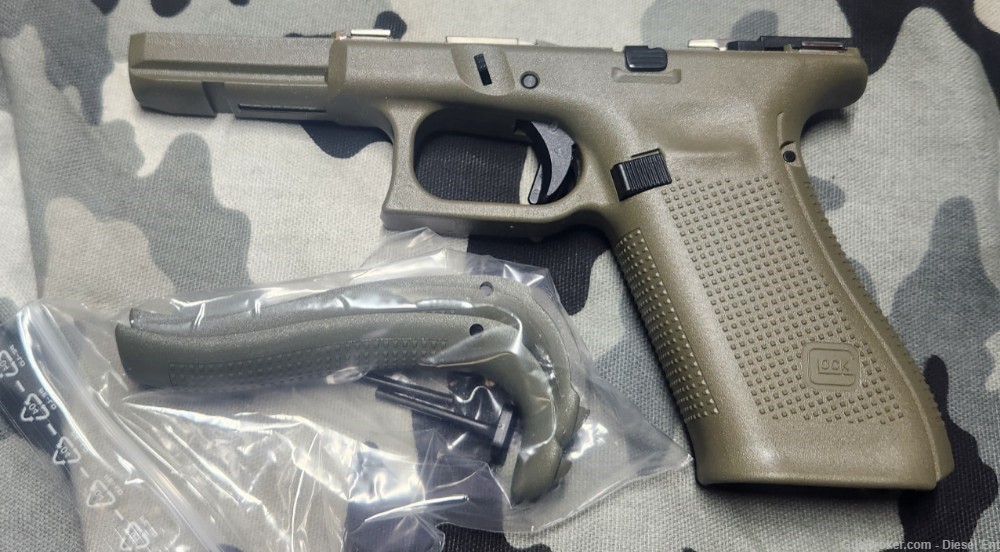 Glock G17  Gen 5 Complete OEM BFG frame Battlefield Green RARE color option-img-1