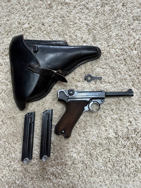 1939 P08 Luger Full Rig in Excellent Condition with Two Matching Magazines-img-0