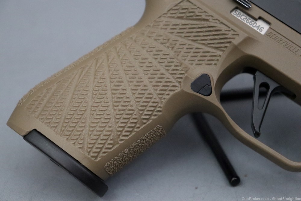 Sig Sauer P320 Compact 9mm 3.9" w/Wilson Combat Grip & case-img-2