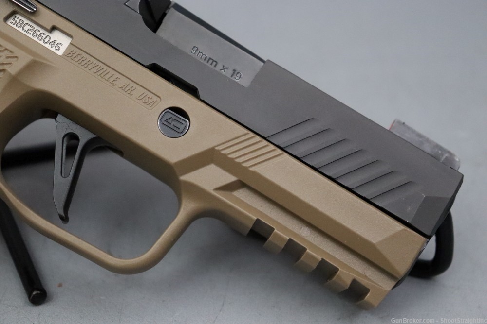 Sig Sauer P320 Compact 9mm 3.9" w/Wilson Combat Grip & case-img-4
