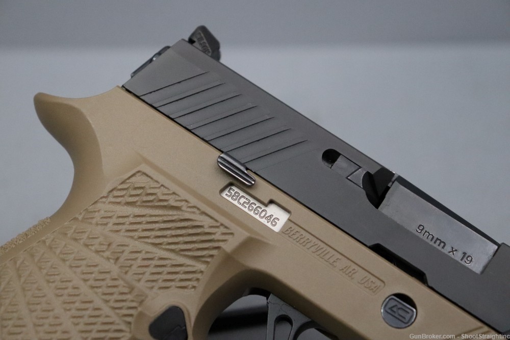 Sig Sauer P320 Compact 9mm 3.9" w/Wilson Combat Grip & case-img-3