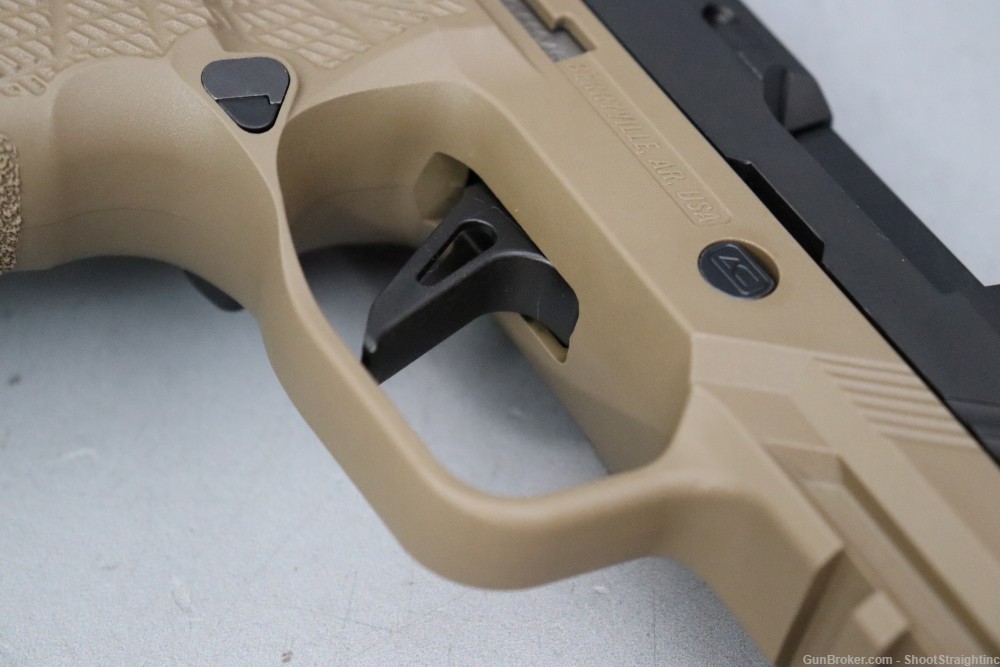 Sig Sauer P320 Compact 9mm 3.9" w/Wilson Combat Grip & case-img-16