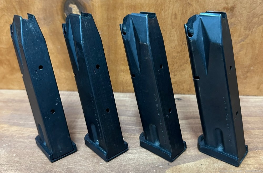 LOT OF 4 Beretta 96 Magazine .40 S&W 11 Rounds Made in Italy-img-1