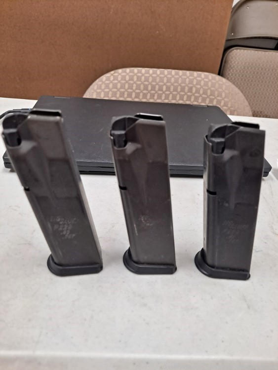 4 Used Sig Law Enforcement Restricted Mags + 3 Sig no marks all 40cal-img-7
