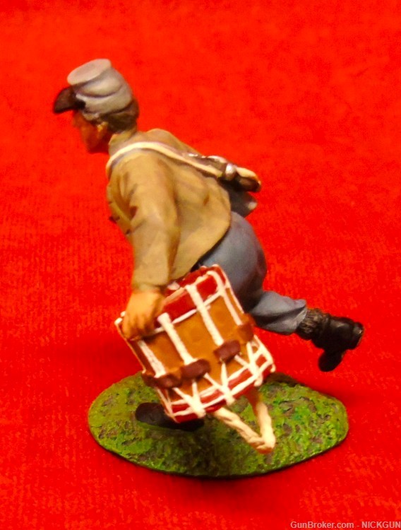 Confederate Drummer and Wounded Private-img-7
