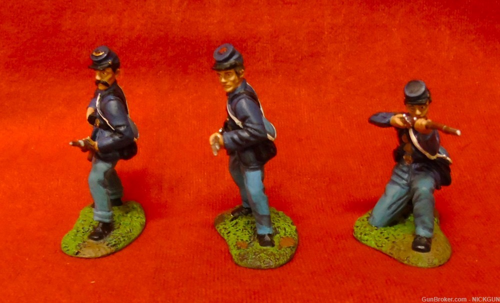 Civil War Union soldiers on firing line-img-3