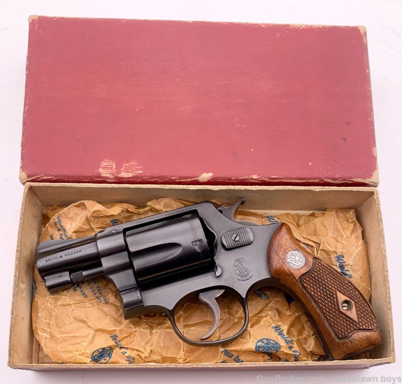 S&W 2" BLUE PRE 36 CHIEFS SPECIAL RED BOX & MATCHING WALNUT MAGNA GRIPS-img-29