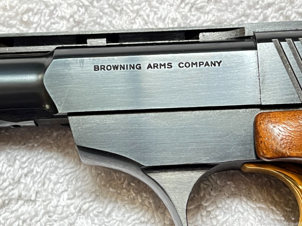 Gorgeous Browning Medalist 22LR Semi Auto Target Pistol w/Barrel Weight C&R-img-7