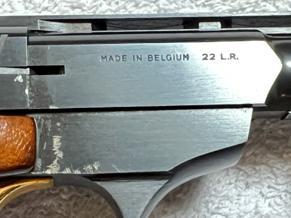 Gorgeous Browning Medalist 22LR Semi Auto Target Pistol w/Barrel Weight C&R-img-1