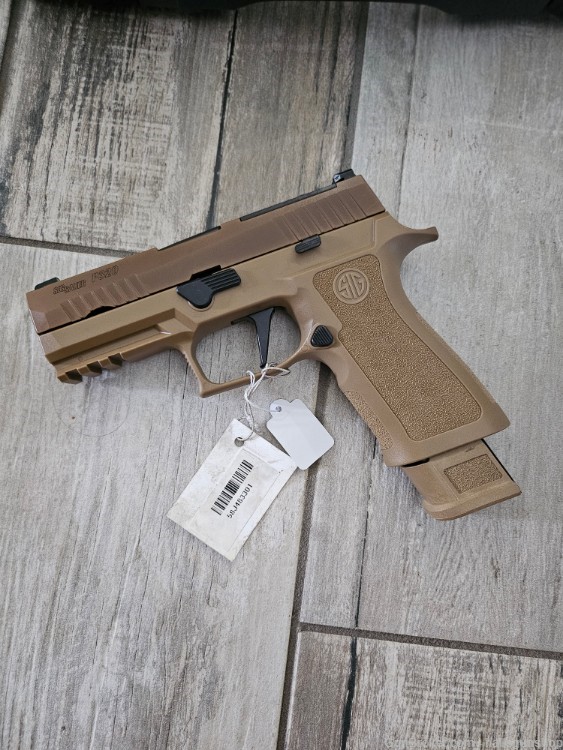 Sig P320 X-Carry 3.9" 9mm 1x17rd 2x21rd Pistol Coyote Tan Optic Ready -img-1