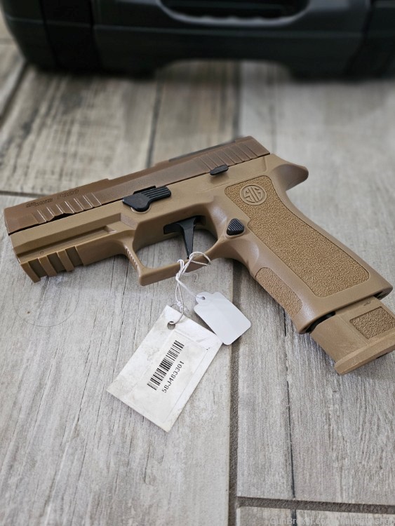 Sig P320 X-Carry 3.9" 9mm 1x17rd 2x21rd Pistol Coyote Tan Optic Ready -img-2