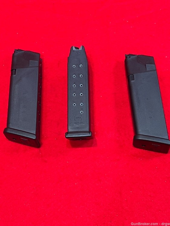 LIGHTLY USED Glock 21 SF Gen3 45ACP with original case and 3 magazines-img-12