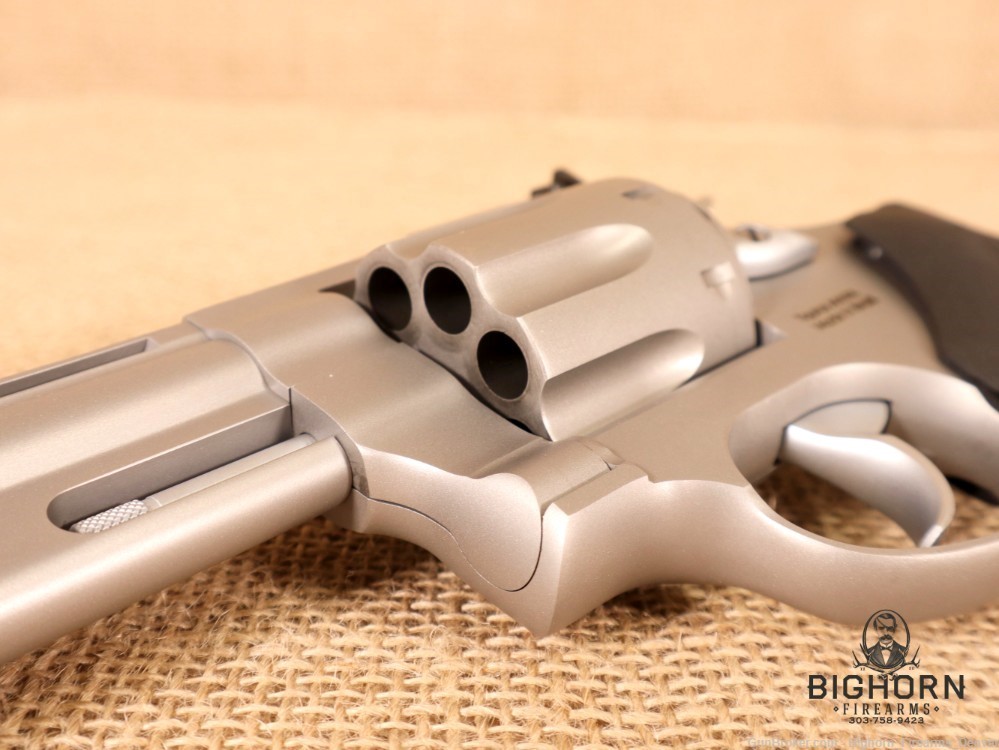 Taurus Model 608, 6.5" .357 mag 8-Shot Revolver Ported Brl NEW IN BOX  $.01-img-23