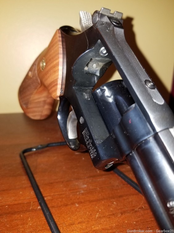 Smith and Wesson model 586 Classic Revolver 357 mag 4" barrel 6 rd. -img-2