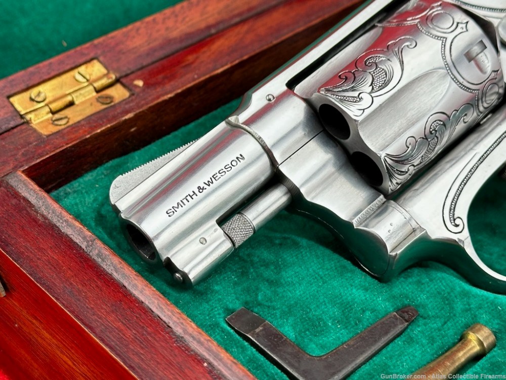 EXQUISITE 1970 Smith & Wesson 60 No Dash 2" *HAND ENGRAVED & TIFFANY GRIPS*-img-2