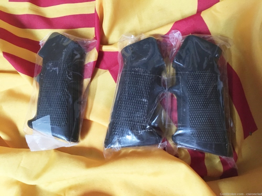 AR-15 grips for rifles,   3 units.-img-1