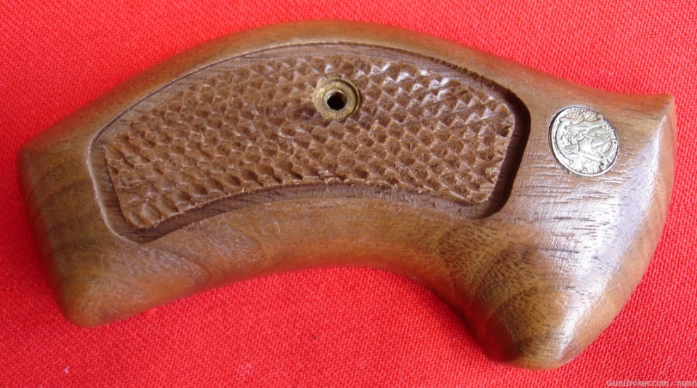 Smith & Wesson J-Frame, Round Butt Factory  Banana Grips 1982  GA-img-2