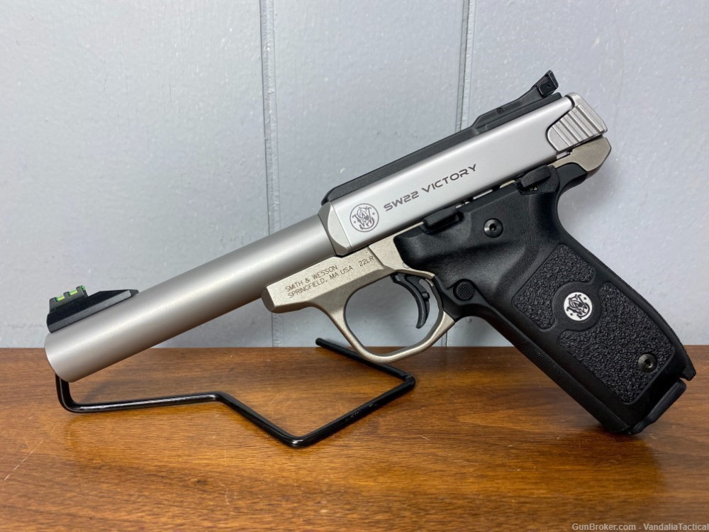 Smith & Wesson SW22 Victory .22 LR w/ Box & Extra Mag *Excellent Condition*-img-0