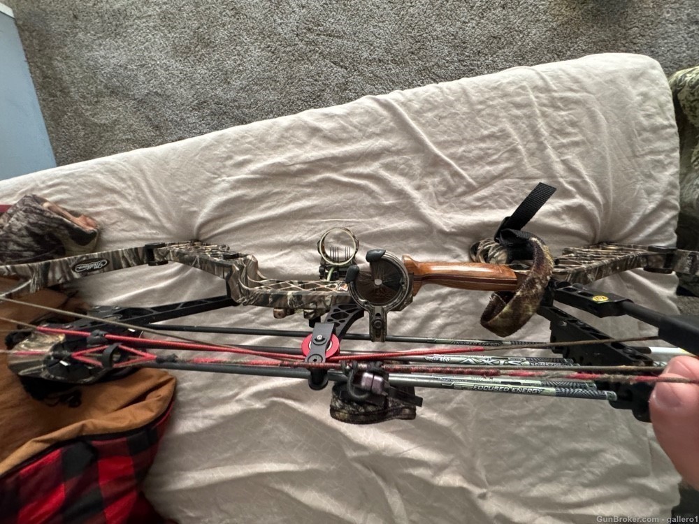 Left handed Mathews Z7 Magnum 70#  26.5”-img-6