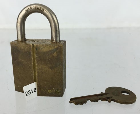 Yale pad lock with key-img-0