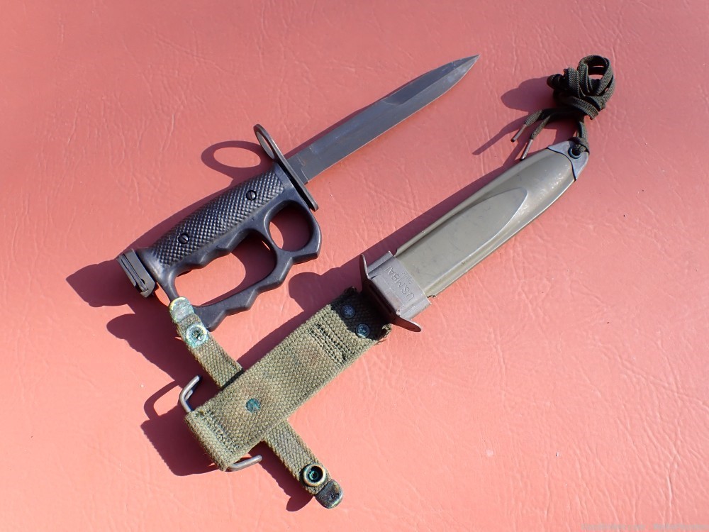 US M16 KNUCKLE TRENCH KNIFE BAYONET WITH ORIGINAL SCABBARD (CONETTA)-img-0