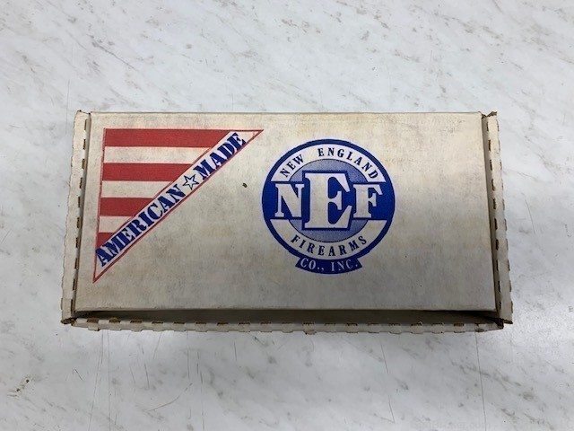 New England Firearms R22 .22 Win Mag Time Capsule Like New In Box-img-13