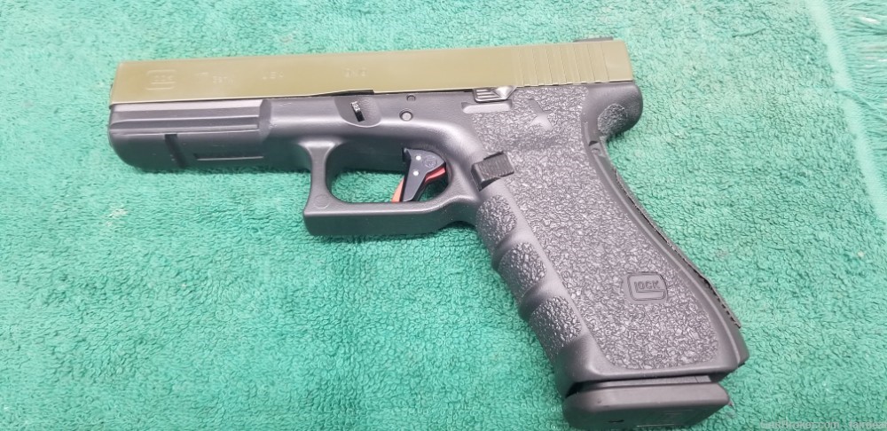 GLOCK 17 GEN 4 9MM CUSTOM AS NEW, NO BOX OR PAPERS-img-0