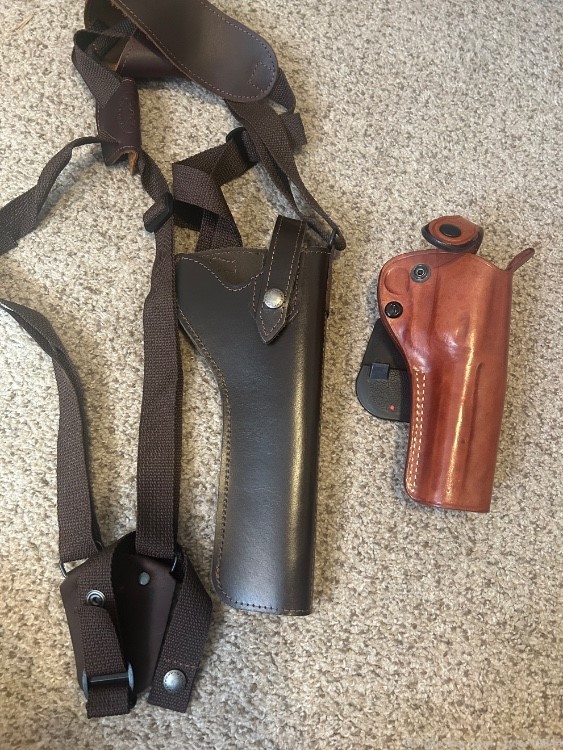 Revolver holsters -img-0