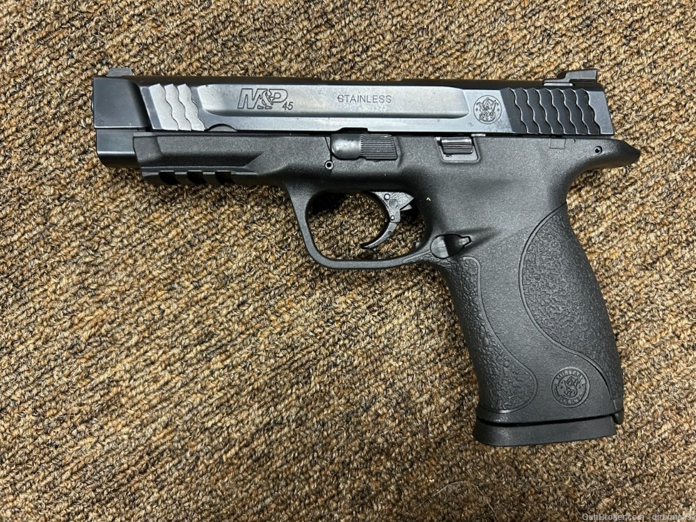 Smith & Wesson M&P45 chambered in 45acp Penny Start No Reserve-img-2