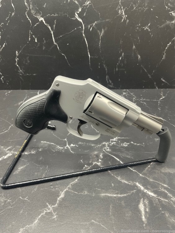 Smith & Wesson .38 Revolver 642-2 Airweight -img-2