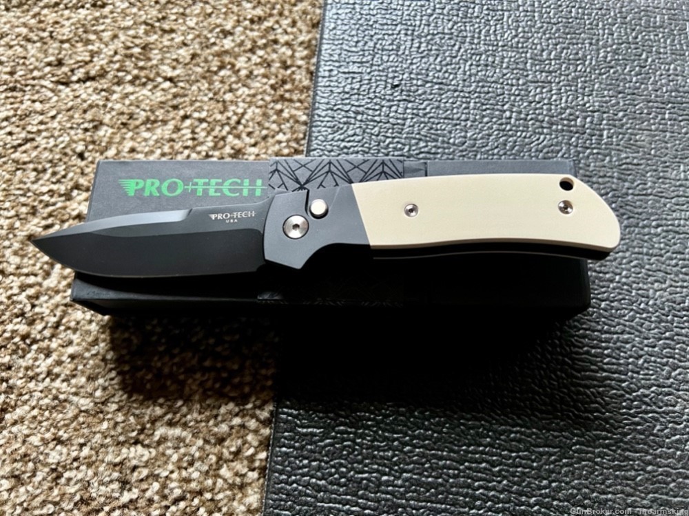 Pro-Tech Bob Terzuola Tuxedo ATCF Automatic switchblade Magnacut -img-0