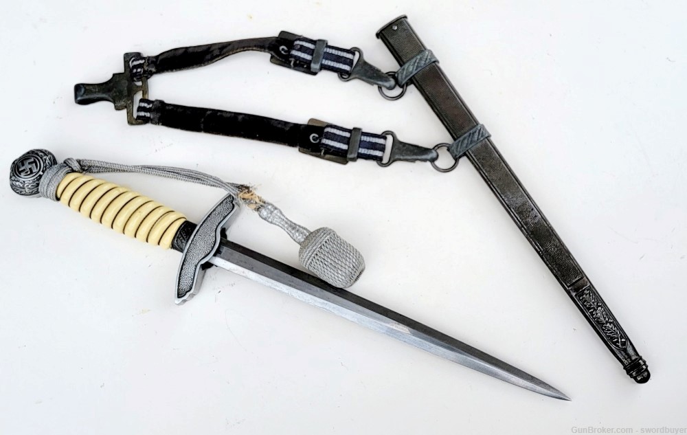  WWII German Luftwaffe Officer's Dagger with Hangers-img-3
